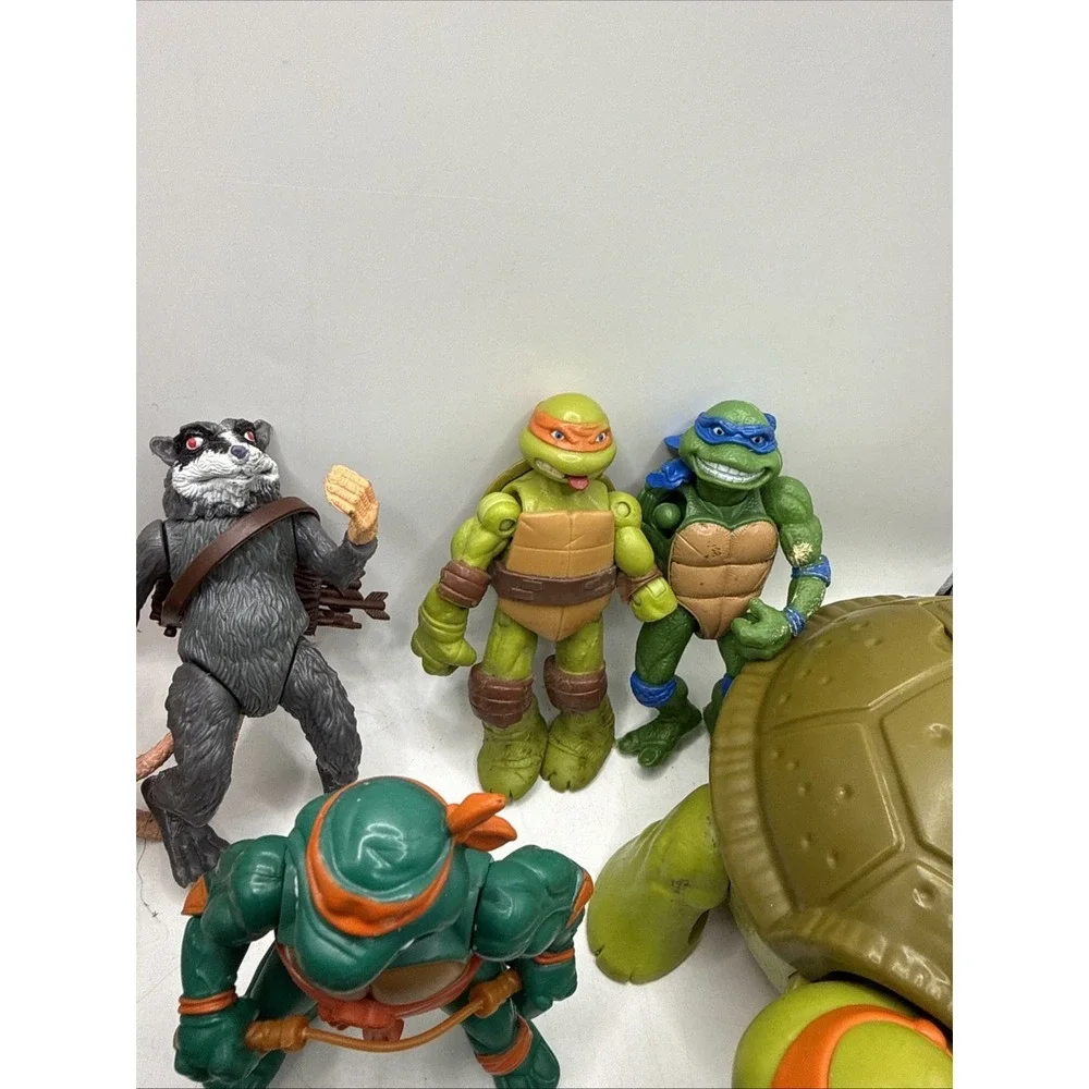 LOT 19 TEENAGE‎ MUTANT NINJA TURTLES ACTION FIGURES